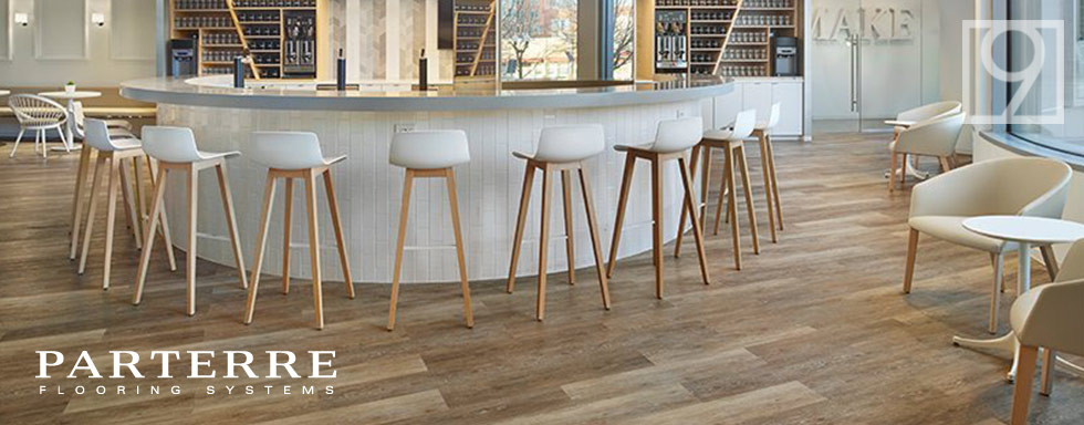 Wine bar with Parterre wood flooring